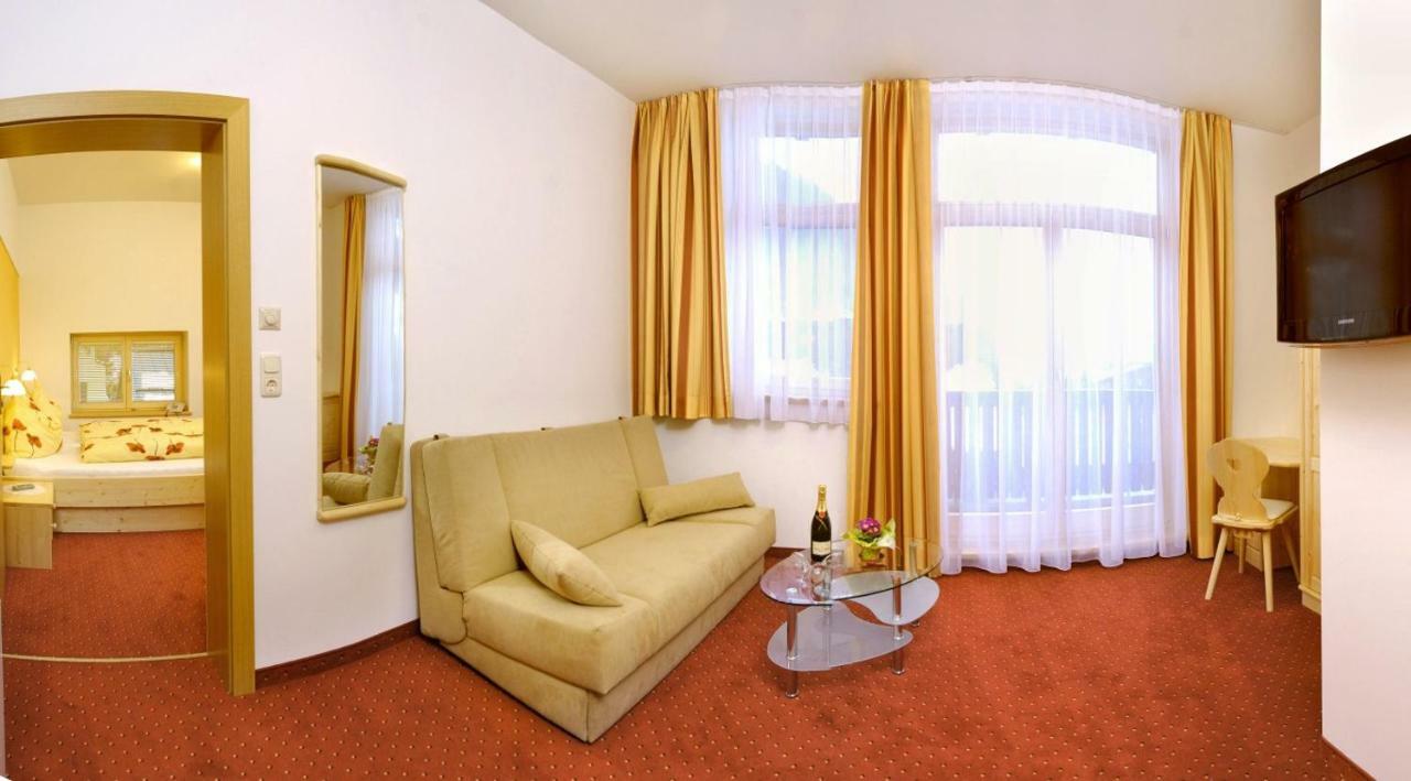 Hotel Platzwirt Рауріс Екстер'єр фото